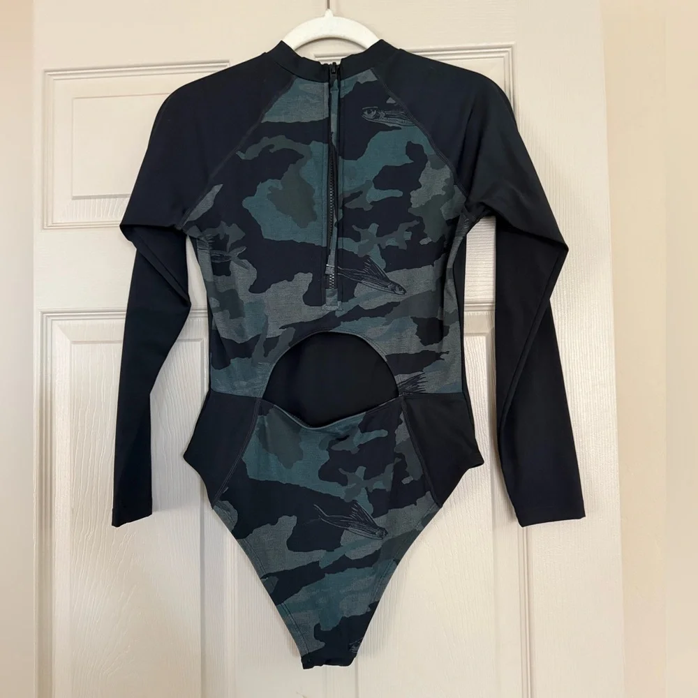 Refuge One Piece Rashguard - Picture 3 of 9